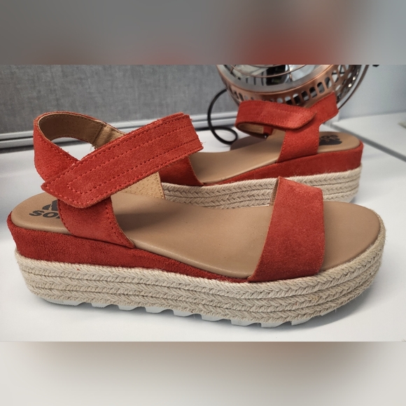 Sorel Cameron Flatform Sandals - Picture 1 of 8